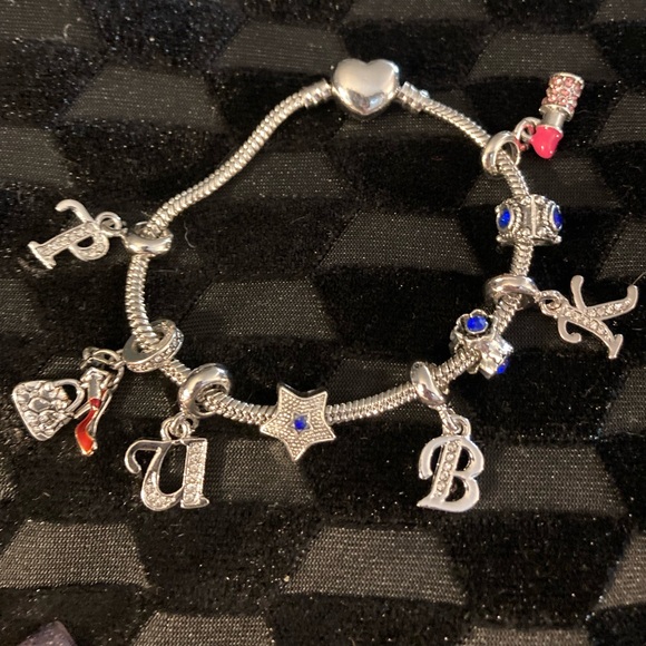 Charm-Bracelet- The Letter P initial in silver tone. Charm/Pendent nwt - Picture 4 of 10